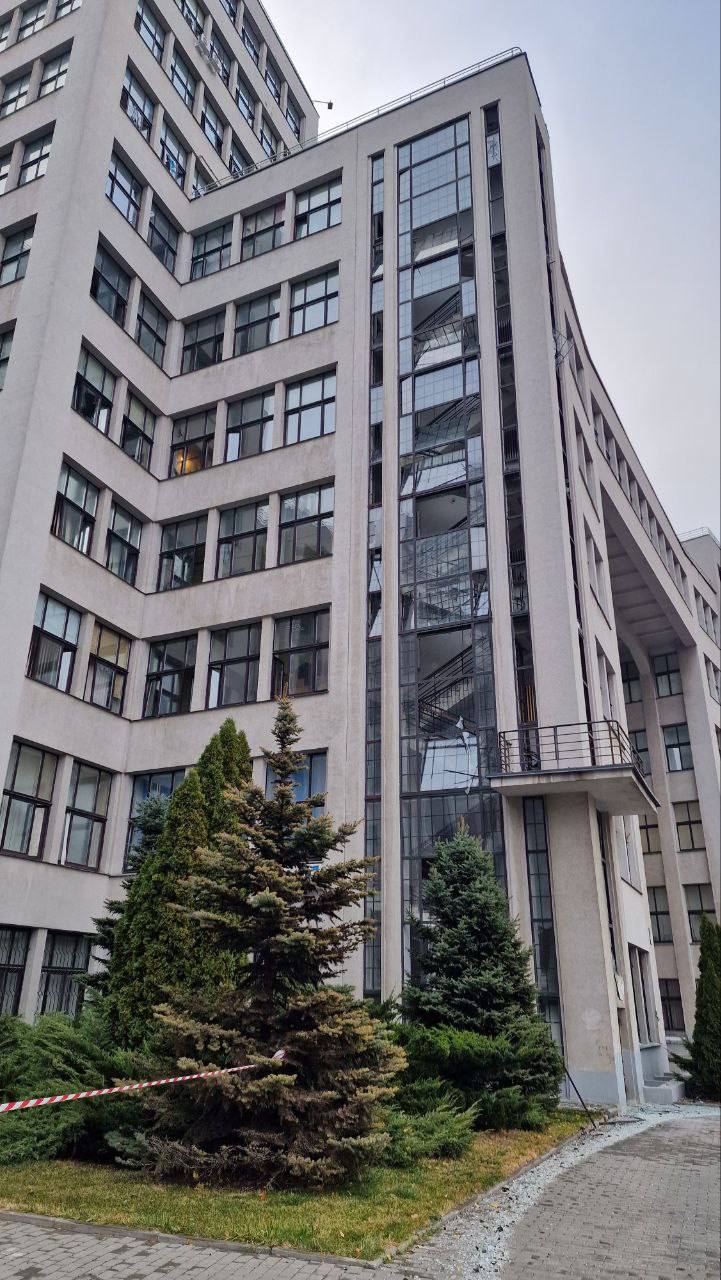 Держпром, "Санта" та Сухий фонтан. Який вигляд має центр Харкова після атаки КАБів (фото)